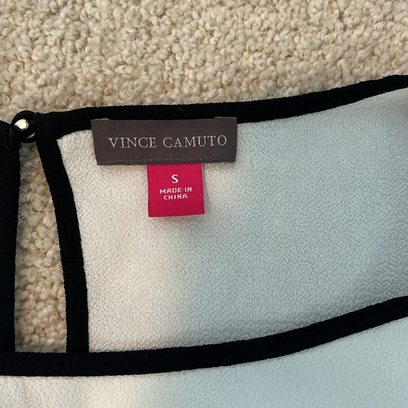 Vince Camaro blouse with button detail. - Picture 5 of 5